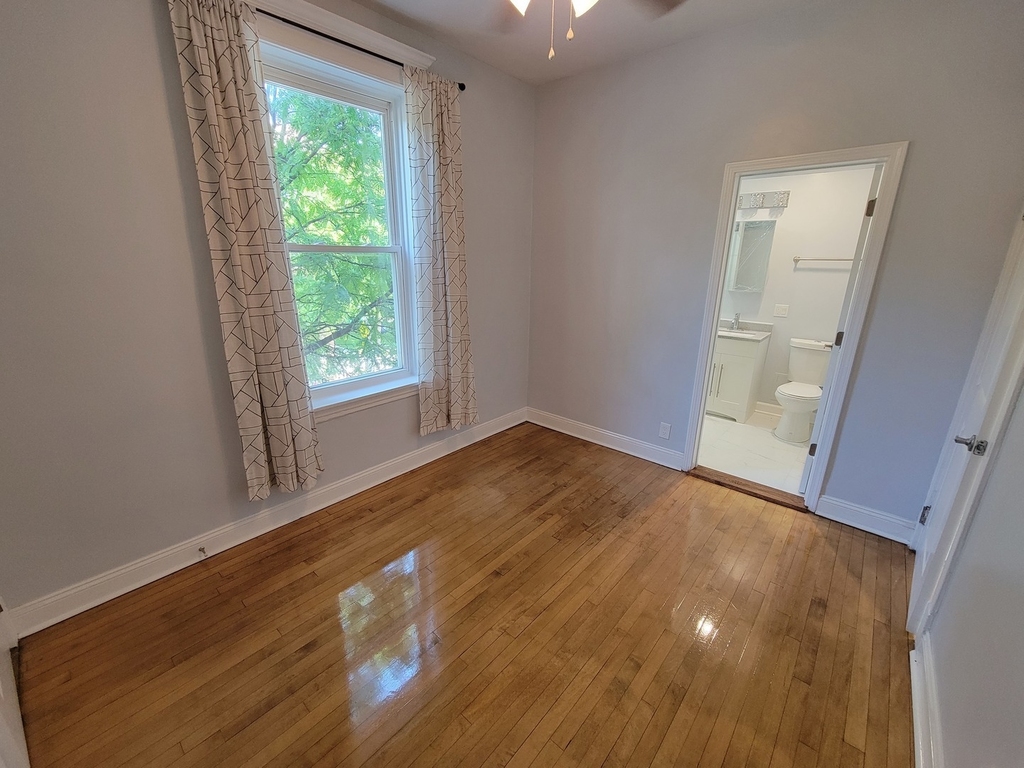 4552 N Claremont Avenue - Photo 12