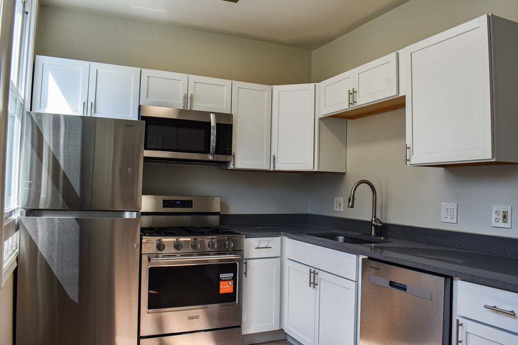 1008 Garnett Place - Photo 9