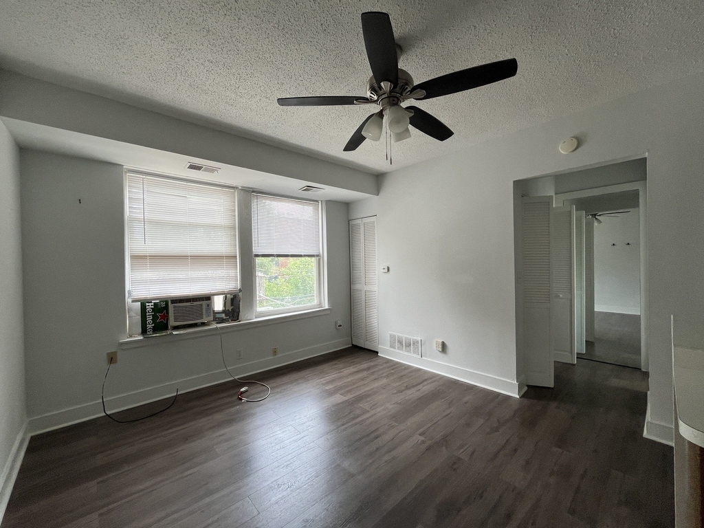 3727 N Pine Grove Avenue - Photo 2
