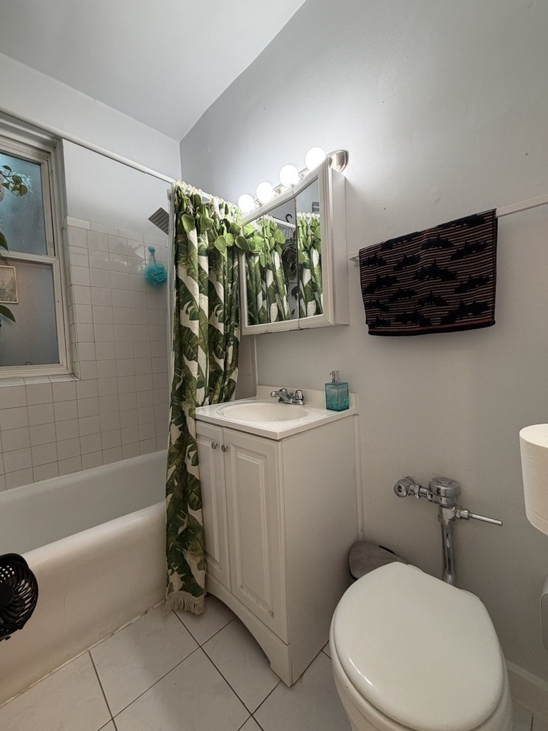 3727 N Pine Grove Avenue - Photo 4