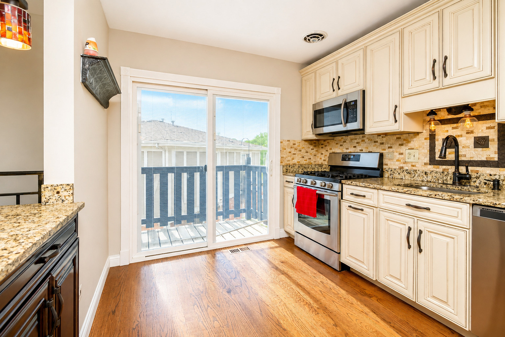 1077 Glouchester Harbor - Photo 18