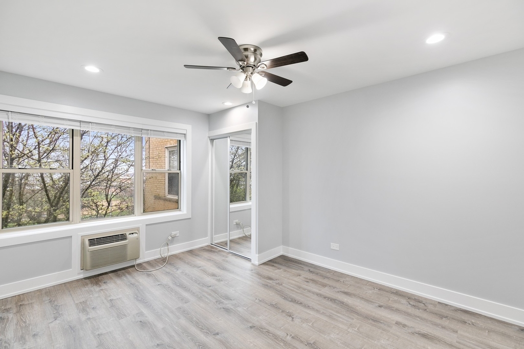 1301 W Estes Avenue - Photo 5