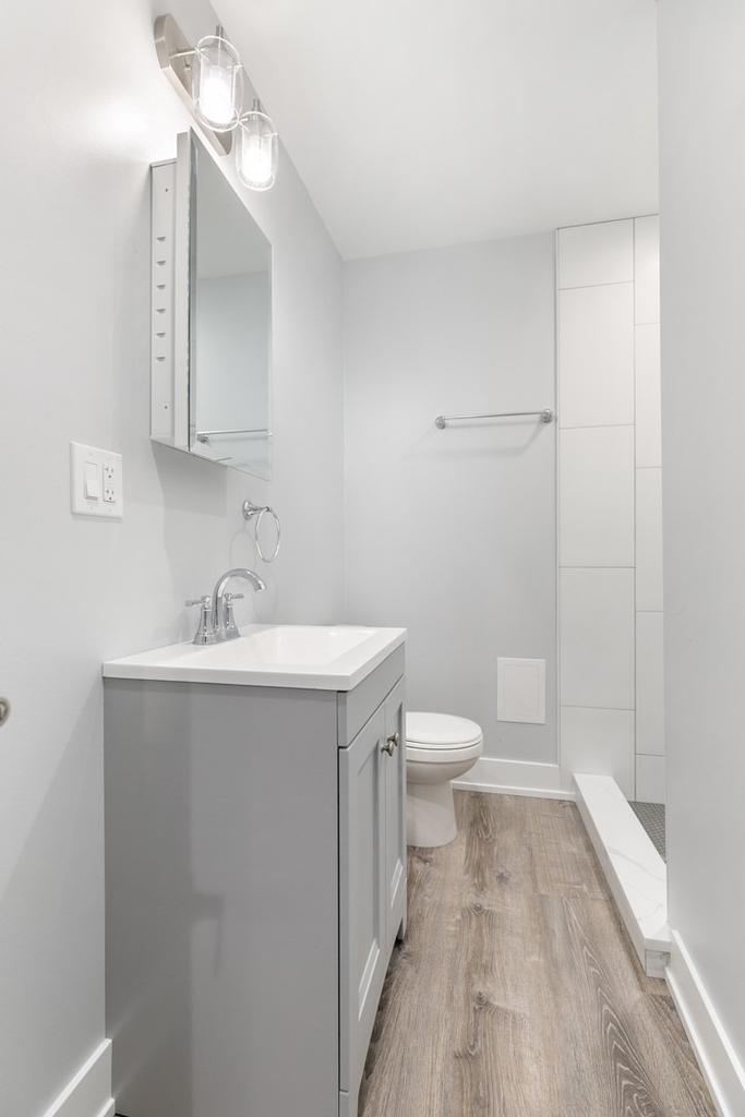 1301 W Estes Avenue - Photo 9