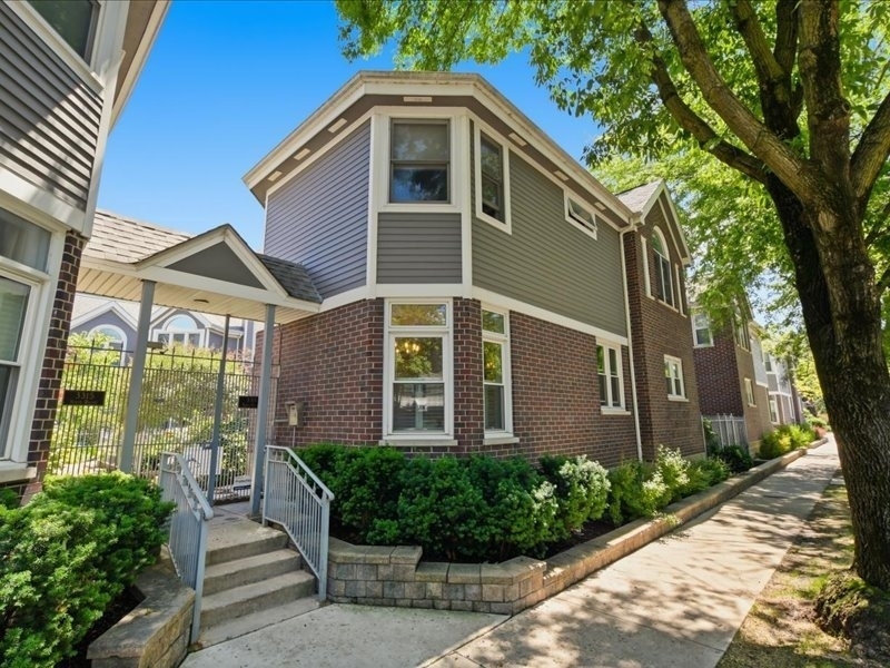 3311 N Racine Avenue - Photo 0