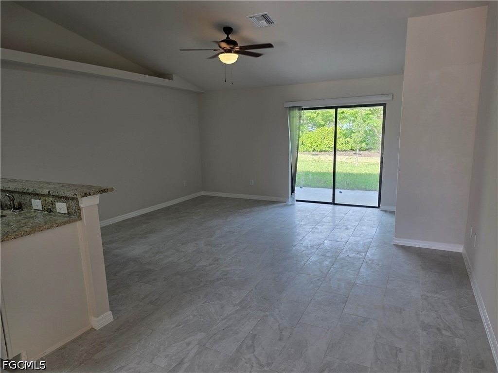 1418 Se 1st Place - Photo 2