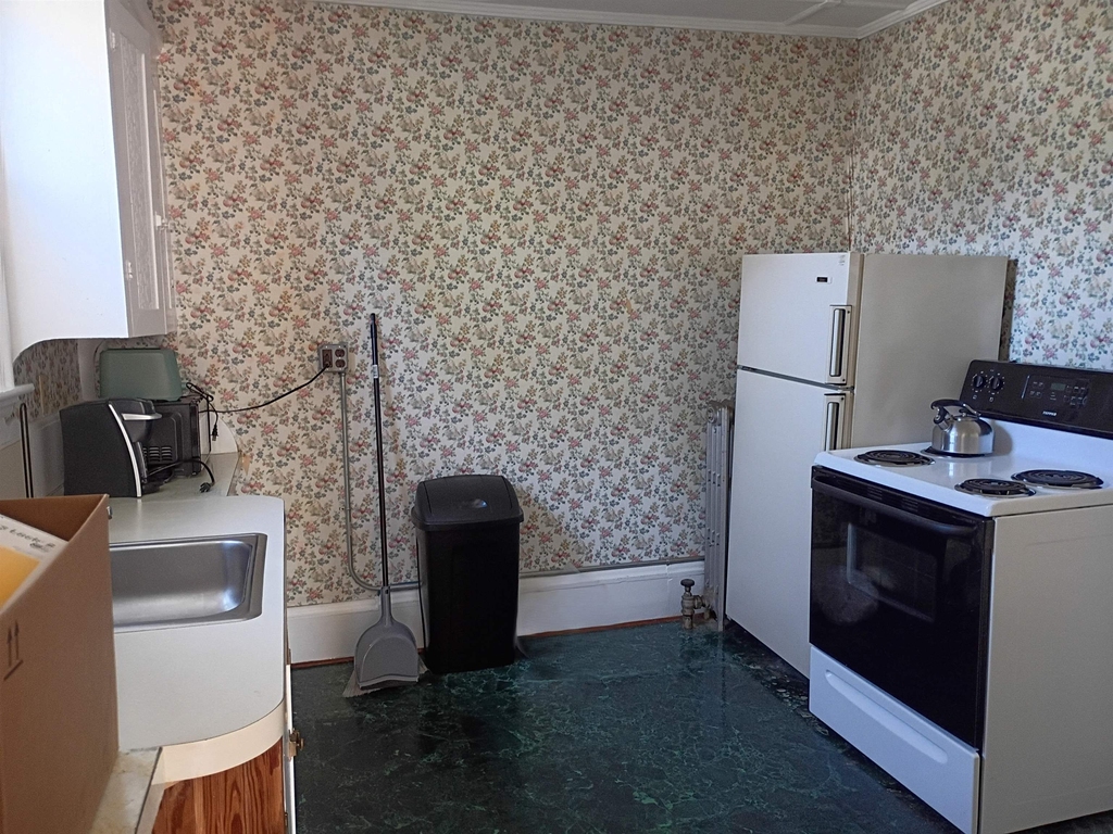 166 Main - Photo 2