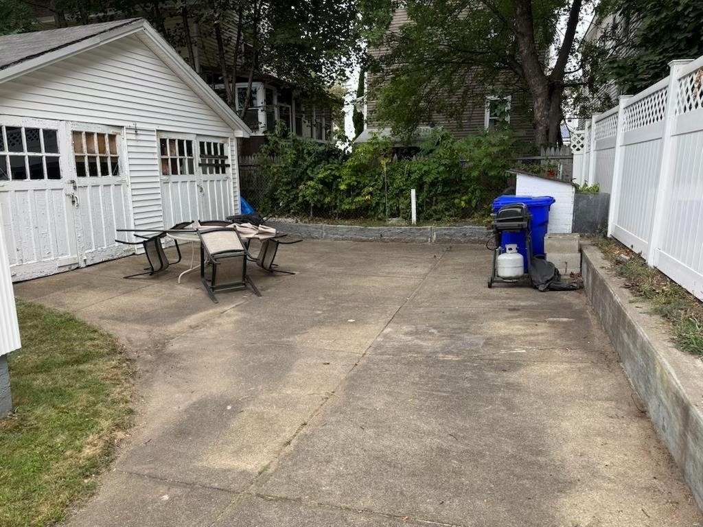 324 Laurel - Photo 18