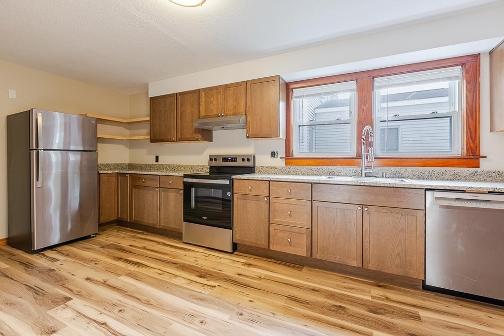 324 Laurel - Photo 2