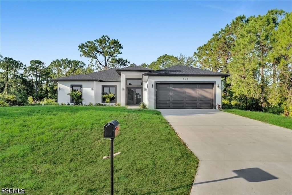 636 Ladd Street - Photo 0