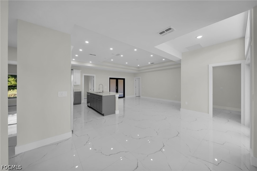 636 Ladd Street - Photo 6