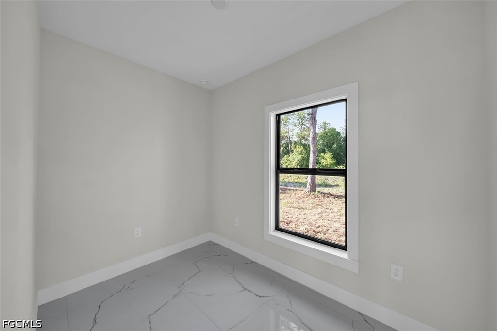 636 Ladd Street - Photo 16
