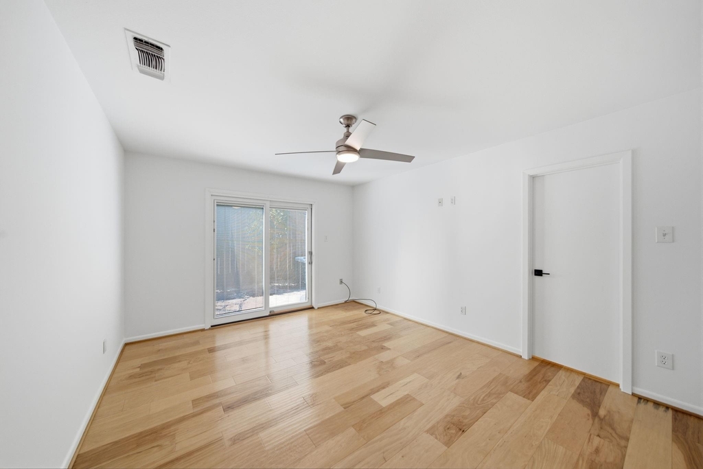 10319 Meadow Lake Lane - Photo 15