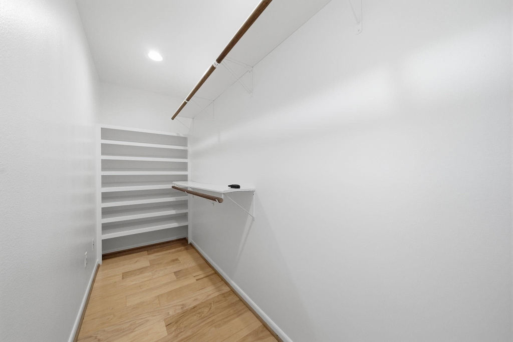 10319 Meadow Lake Lane - Photo 17