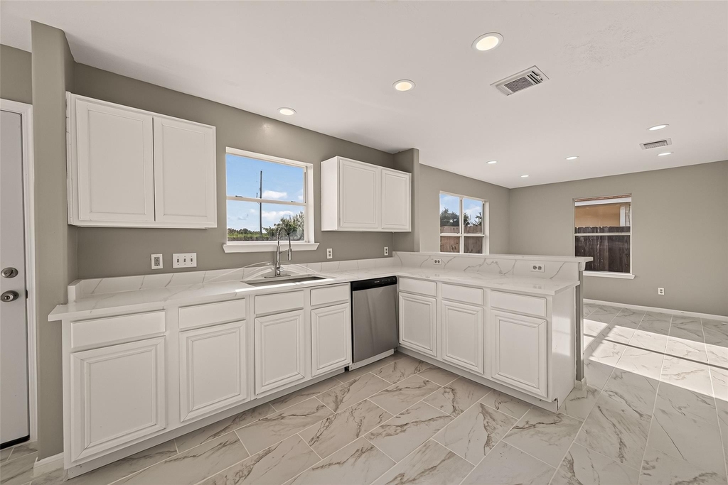 6542 Carly Park Way - Photo 5