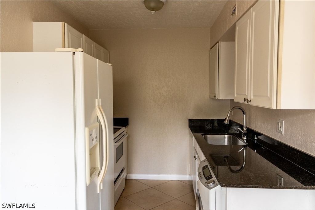 4627 Bayshore Drive - Photo 5