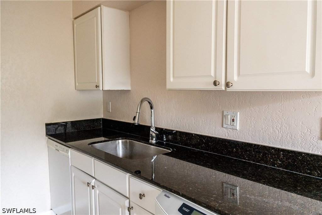 4627 Bayshore Drive - Photo 6
