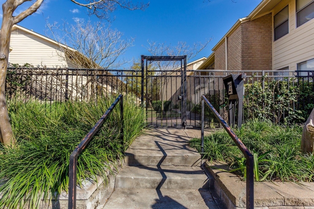 3131 Cummins Street - Photo 30