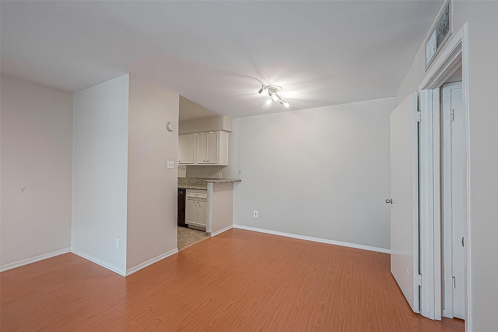 3131 Cummins Street - Photo 10