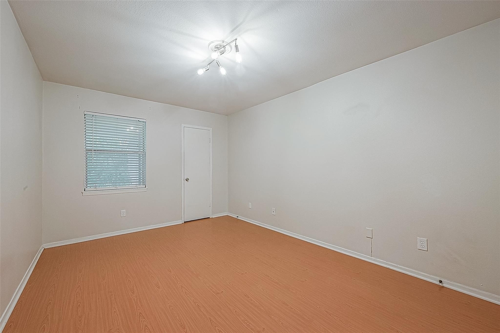 3131 Cummins Street - Photo 18