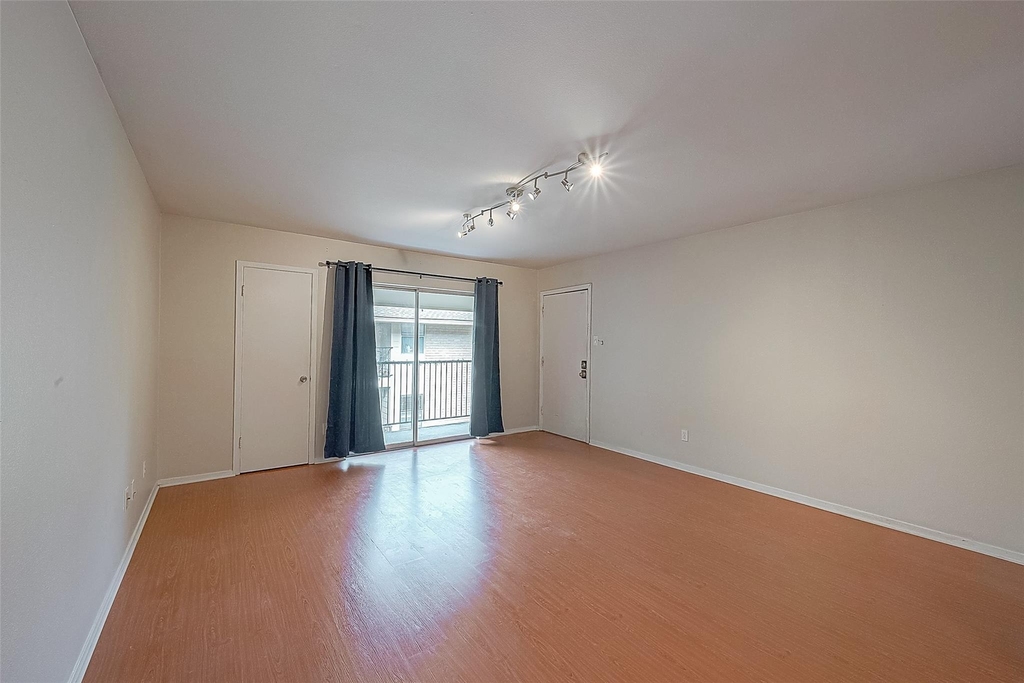 3131 Cummins Street - Photo 5