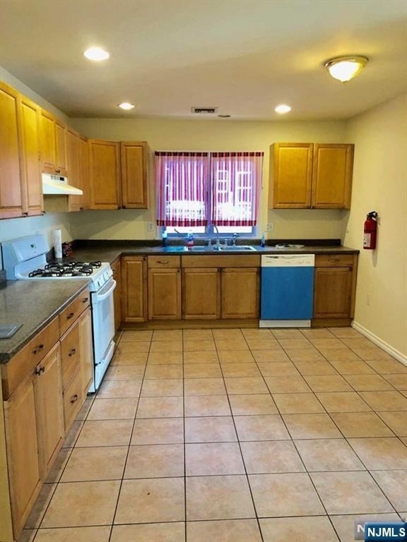 147 Westminster - Photo 2