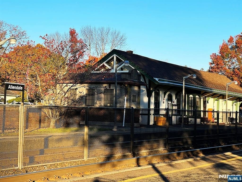 115 Allendale - Photo 11