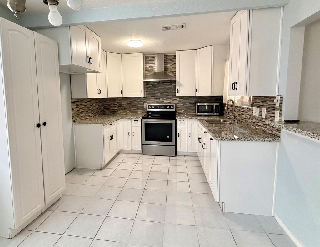 13715 Flagstone Drive - Photo 20
