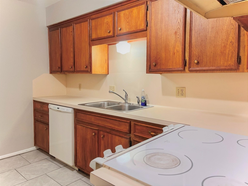 2100 Austin Street - Photo 9