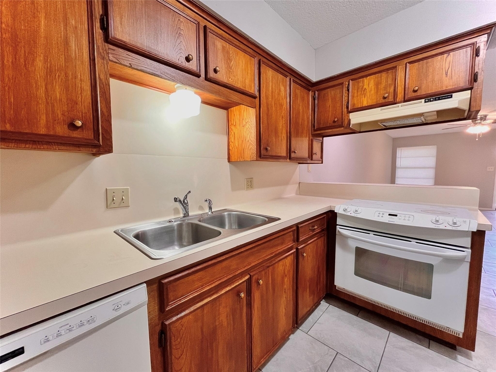 2100 Austin Street - Photo 6