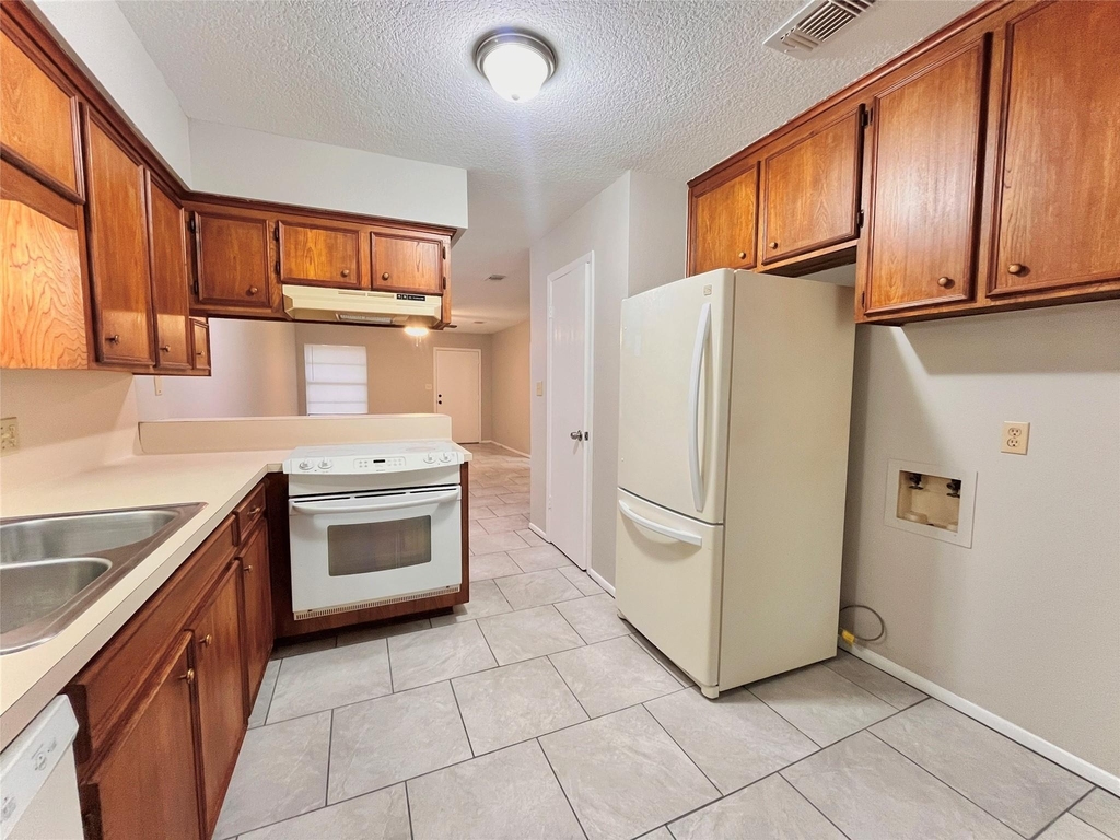 2100 Austin Street - Photo 3