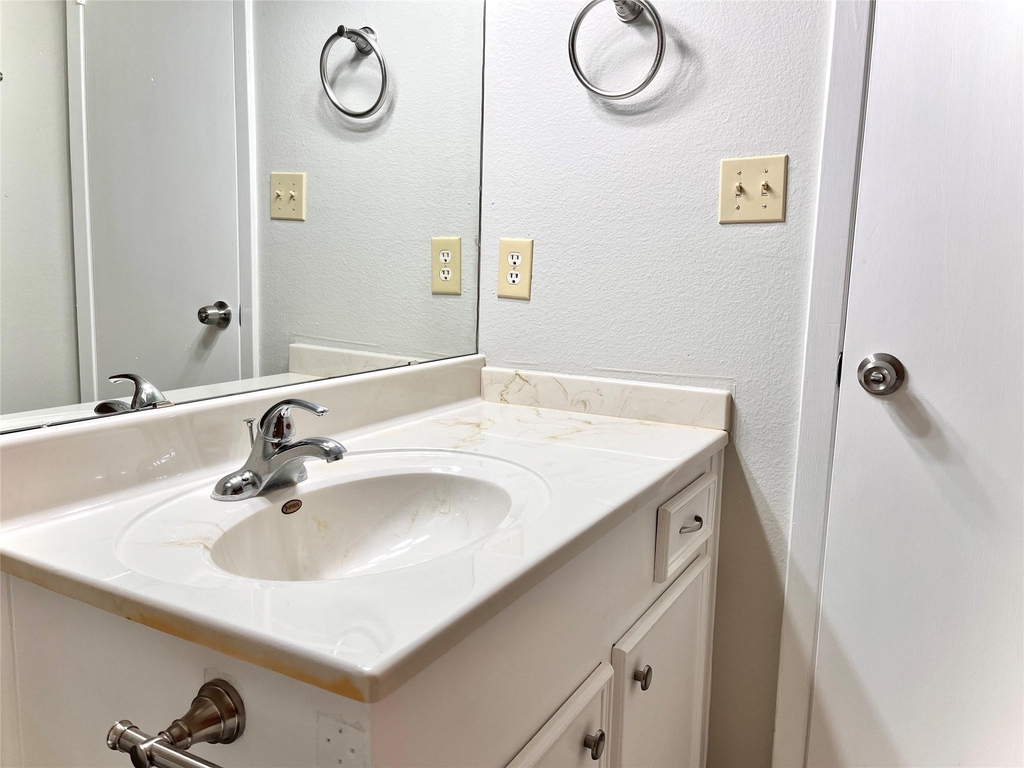 2100 Austin Street - Photo 24