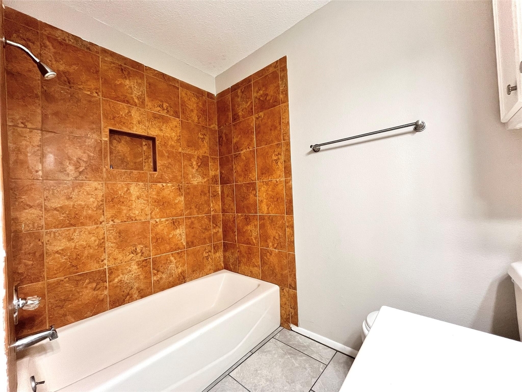 2100 Austin Street - Photo 23