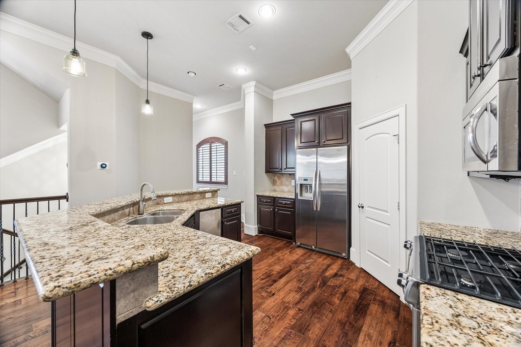 1901 Calumet Street - Photo 8