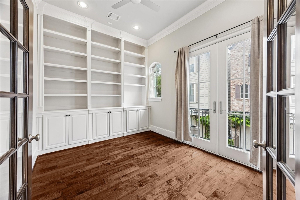 1901 Calumet Street - Photo 18