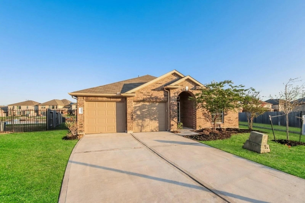 29651 Clover Shore Drive - Photo 0