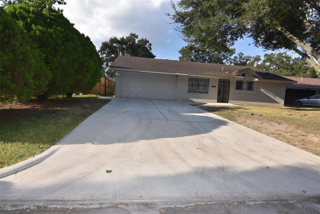 6414 Grape Street - Photo 0