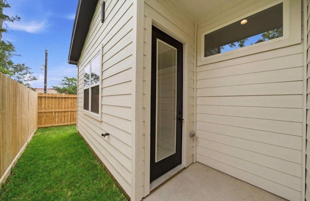 8203 Calhoun Road - Photo 32