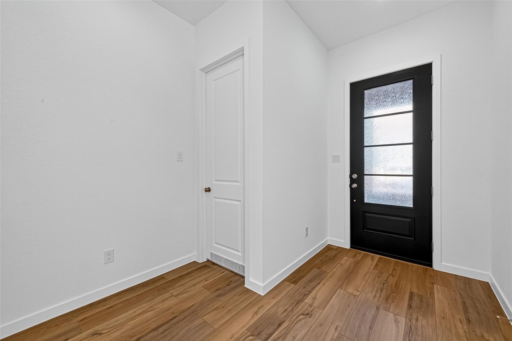 11119 Poplar Tree Dr - Photo 6