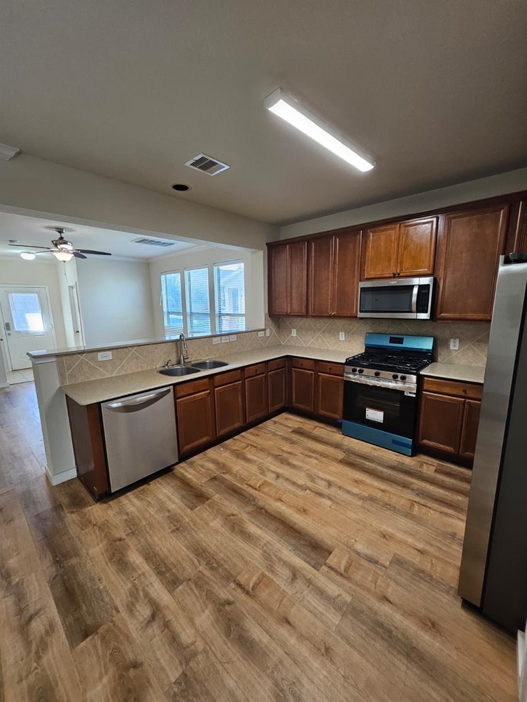 13122 Stratford Skies Lane - Photo 9