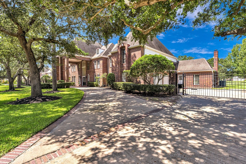 21410 Ganton Drive - Photo 2