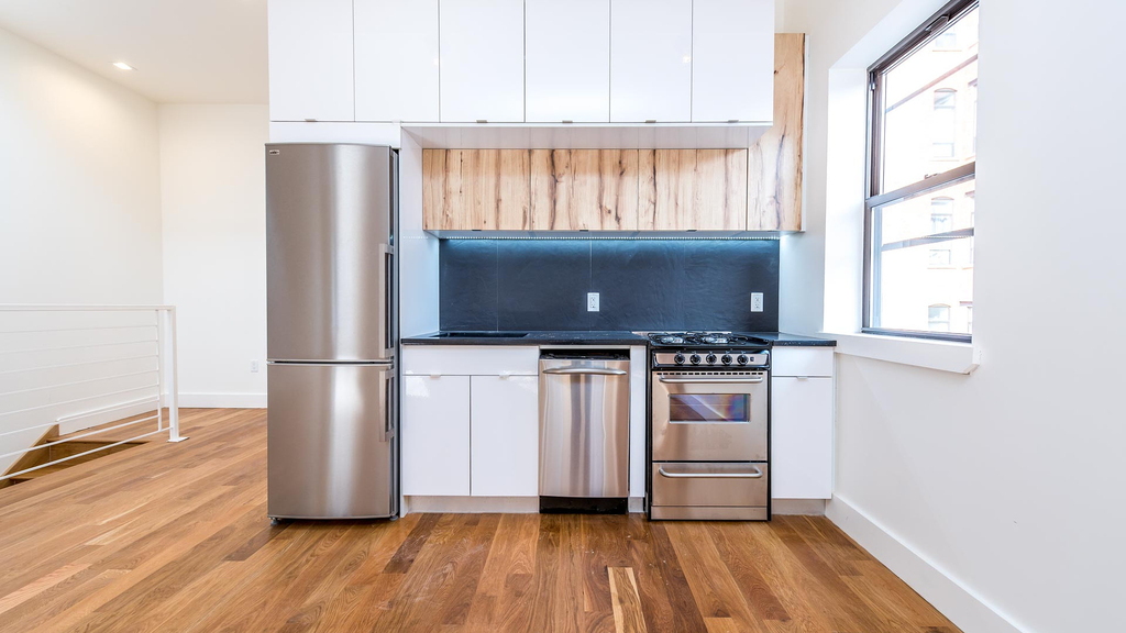 215 Richardson St - Photo 13