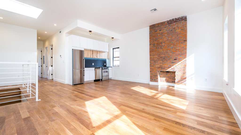 215 Richardson St - Photo 0
