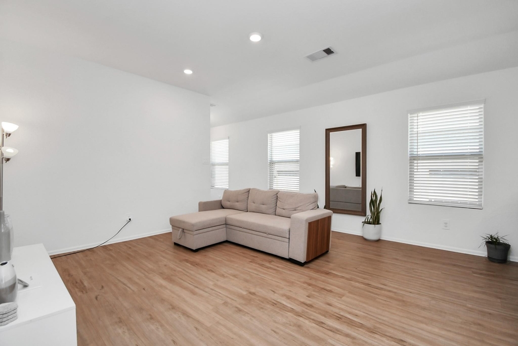 18518 Hilltop Climb Drive - Photo 5