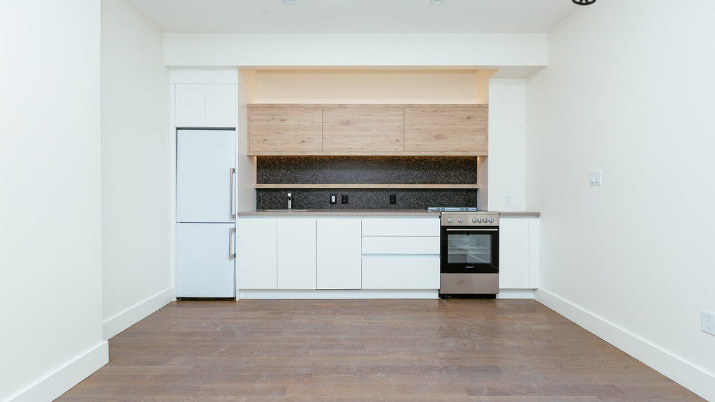 1068 Fulton St - Photo 2
