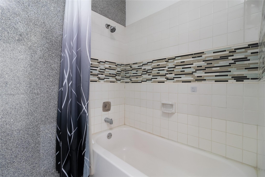 6202 Skyline Drive - Photo 9