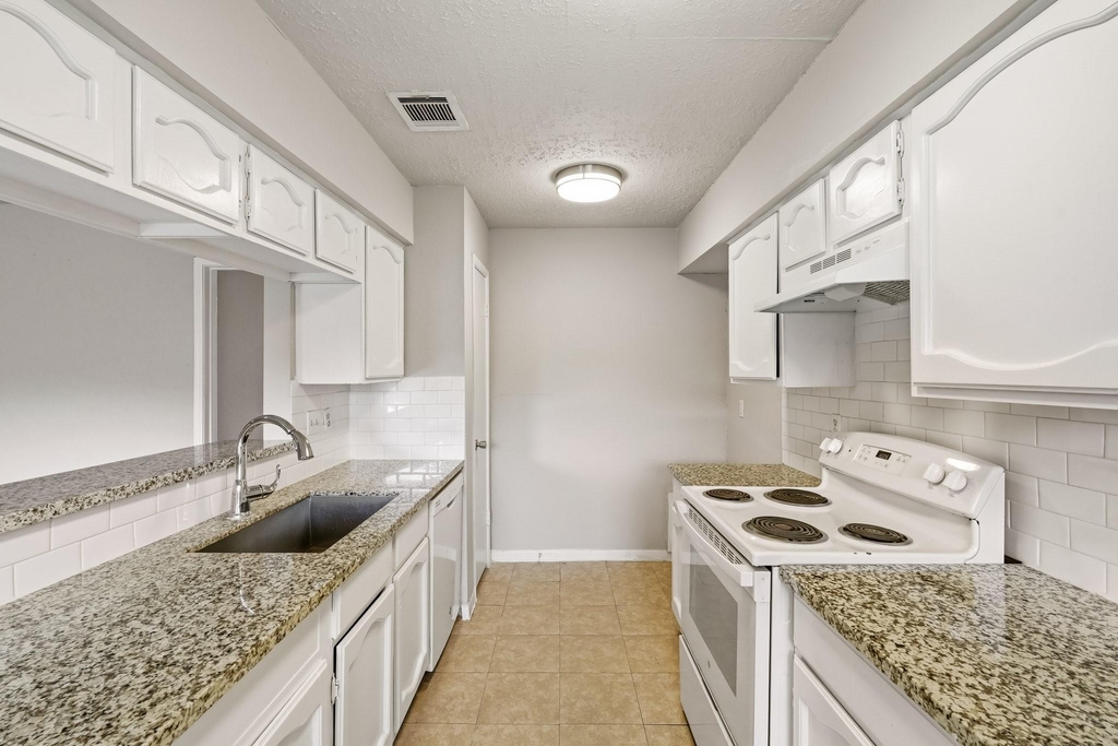 1310 Mossridge Drive - Photo 5