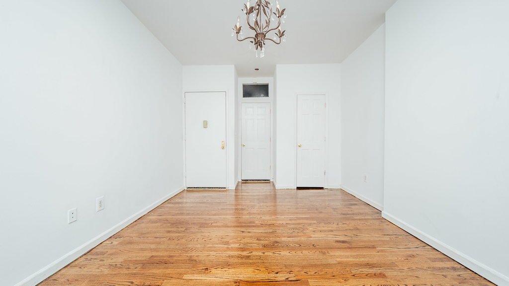 293 Troutman St - Photo 15