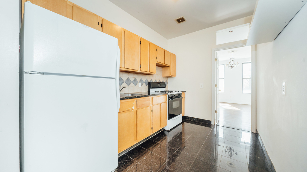 293 Troutman St - Photo 0