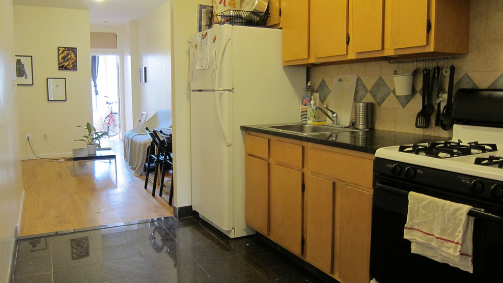 293 Troutman St - Photo 19