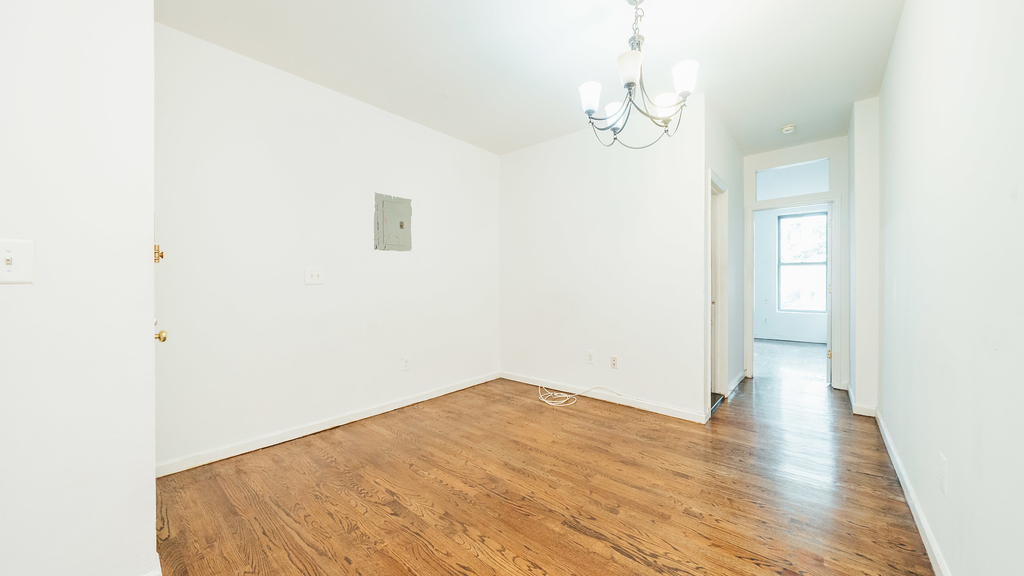 293 Troutman St - Photo 14